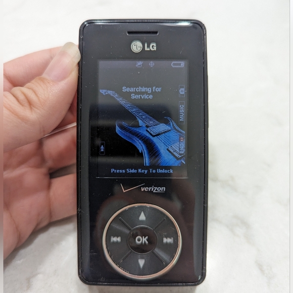 LG Chocolate VX8500 / VX8500B - Black ( Verizon ) VCast With Charger - Picture 2 of 8